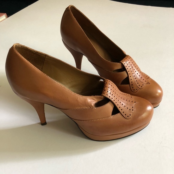 Anthropologie Shoes - Leather Pumps Shoes Vintage Style